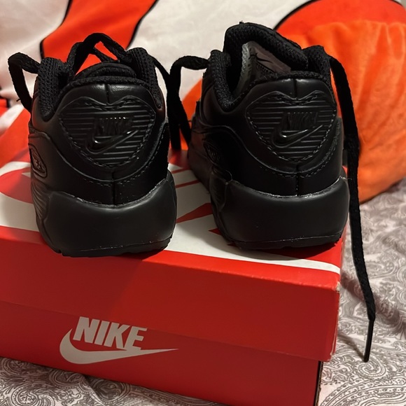 Nike Air Max 90s - Picture 3 of 5